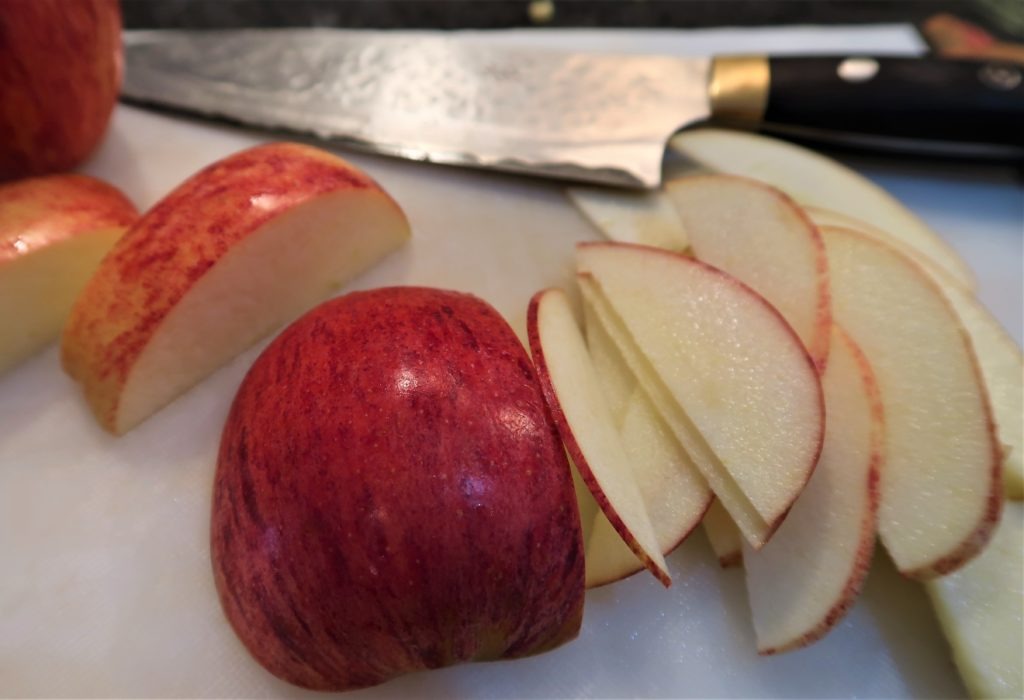thinly sliced apples