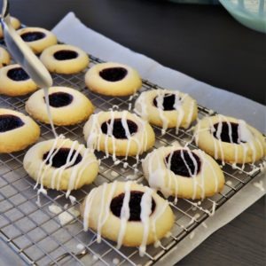 shortbread cookies with vanilla glaze